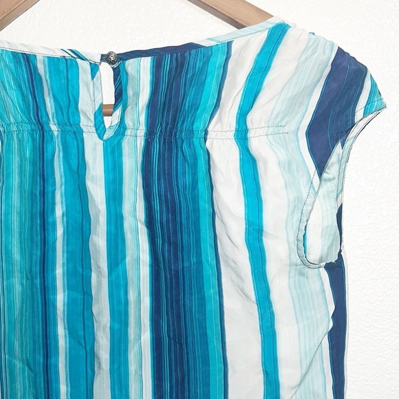Lucky Brand Blue Striped Cap Sleeve Women’s Blouse With Button Closure & Keyhole - Picture 8 of 9